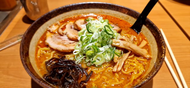 Read more about the article Ramen – Was macht die japanische Nudelsuppe so besonders