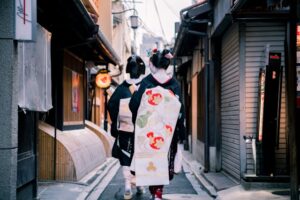 Mehr über den Artikel erfahren Geisha in Japan: Einblick in die Welt der traditionellen Künstlerinnen